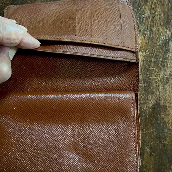 Louis Vuitton Wallet . Beautiful Authentic - Picture 7 of 8